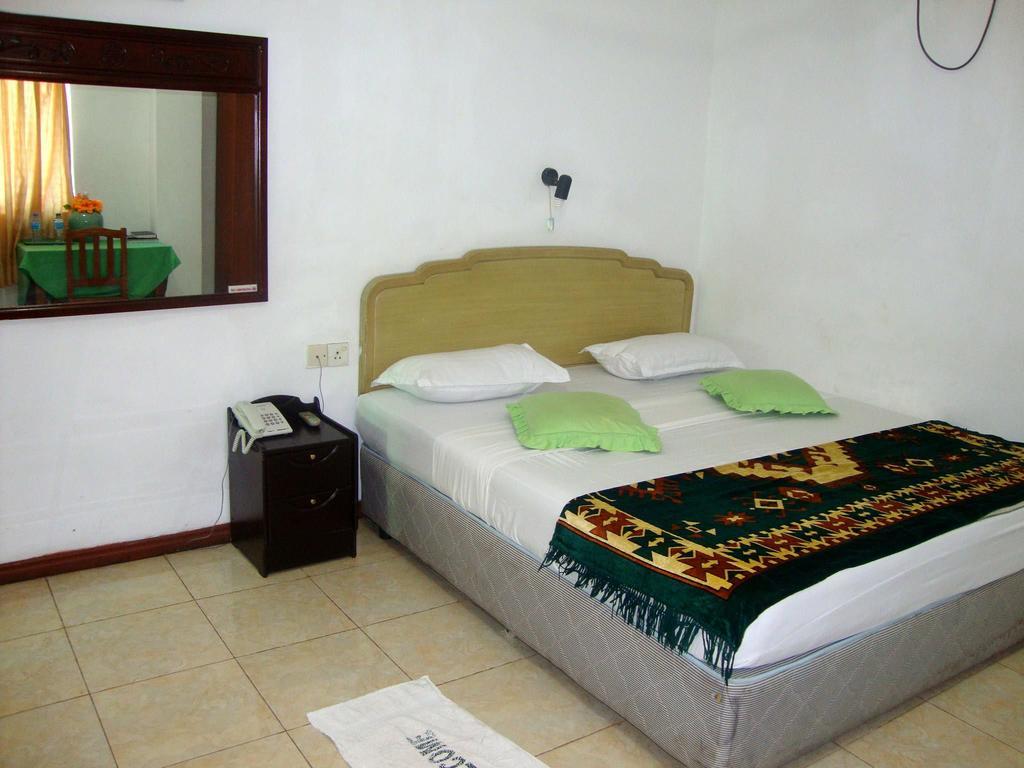 Green Park Beach Hotel Trincomalee Habitación foto